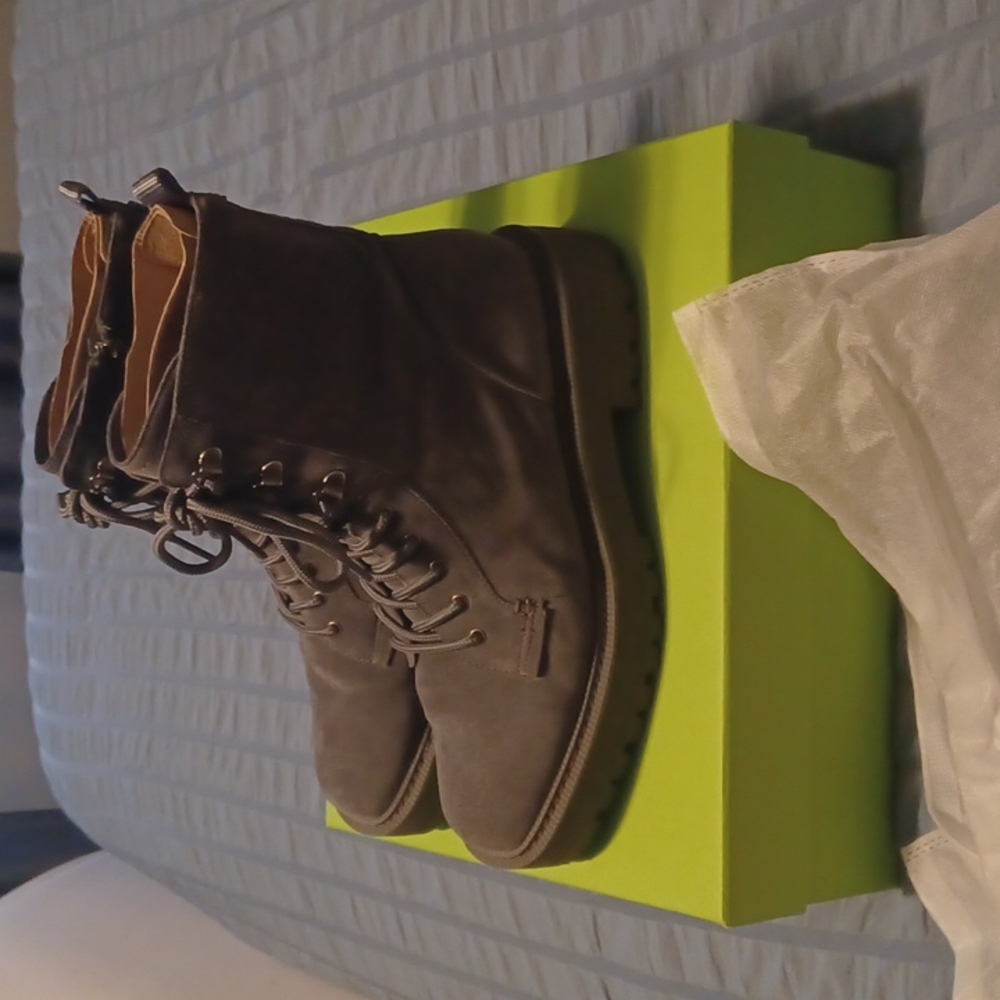 Boots - Picture 3 of 4